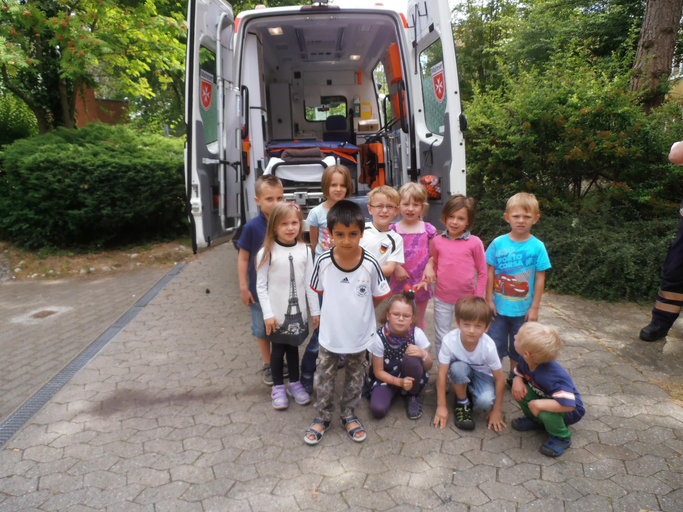 Berufe schnuppern - Malteser (Sanitäter/Ersthelfer) zu Besuch bei uns im Kindergarten