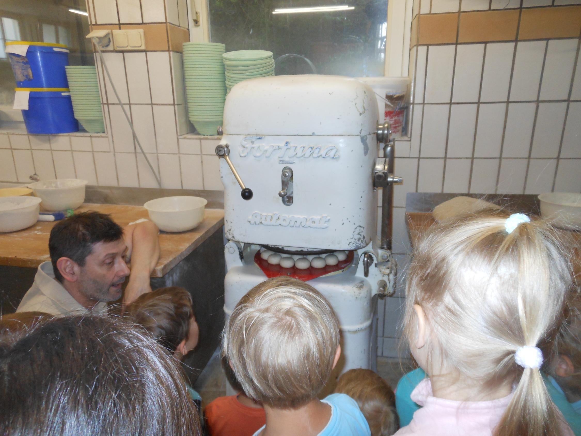 Die Vorschulkinder besuchen den Bäcker Seel zum Thema: 'Berufe schnuppern'