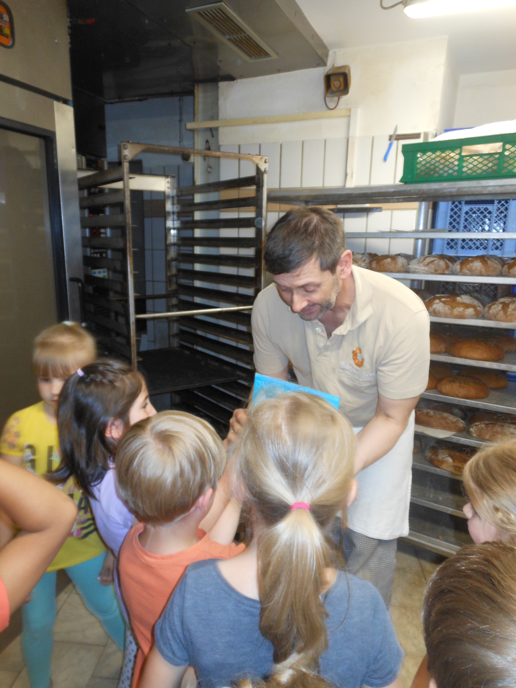 Die Vorschulkinder besuchen den Bäcker Seel zum Thema: 'Berufe schnuppern'