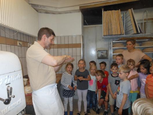 Die Vorschulkinder besuchen den Bäcker Seel zum Thema: 'Berufe schnuppern'