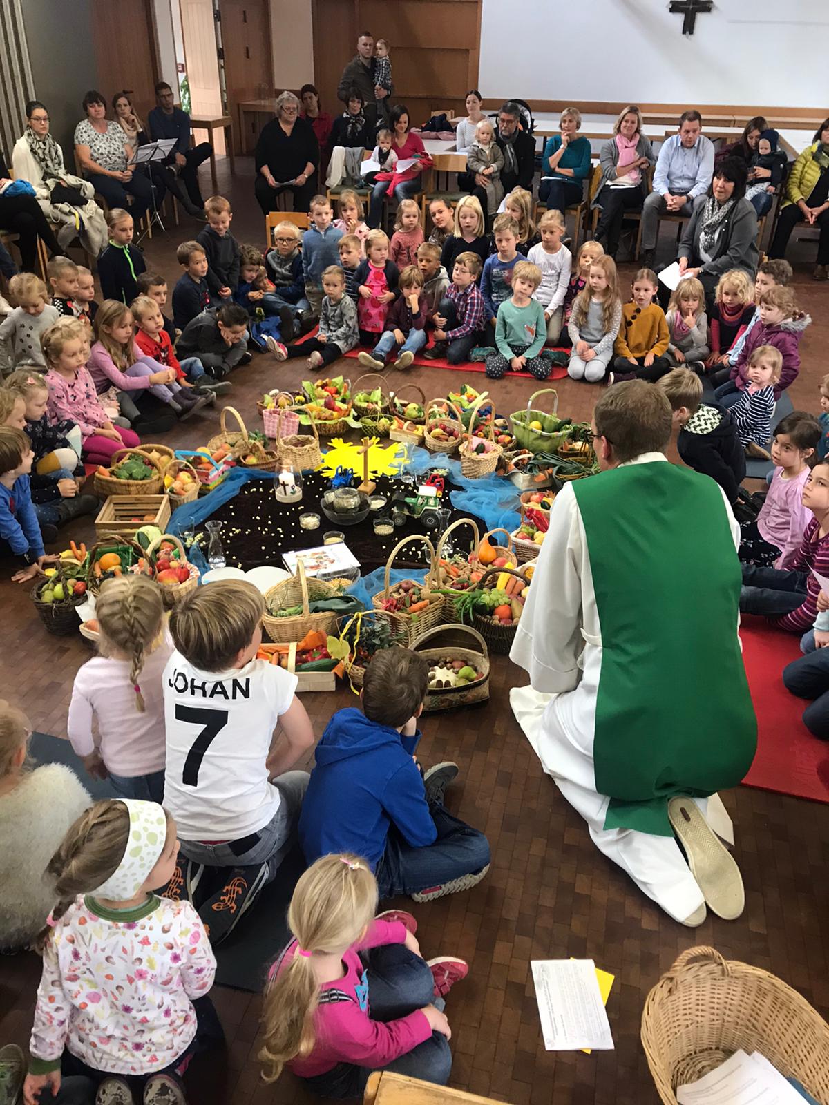 Erntedankgottesdienst mit den Kindergartenkindern von St. Urban