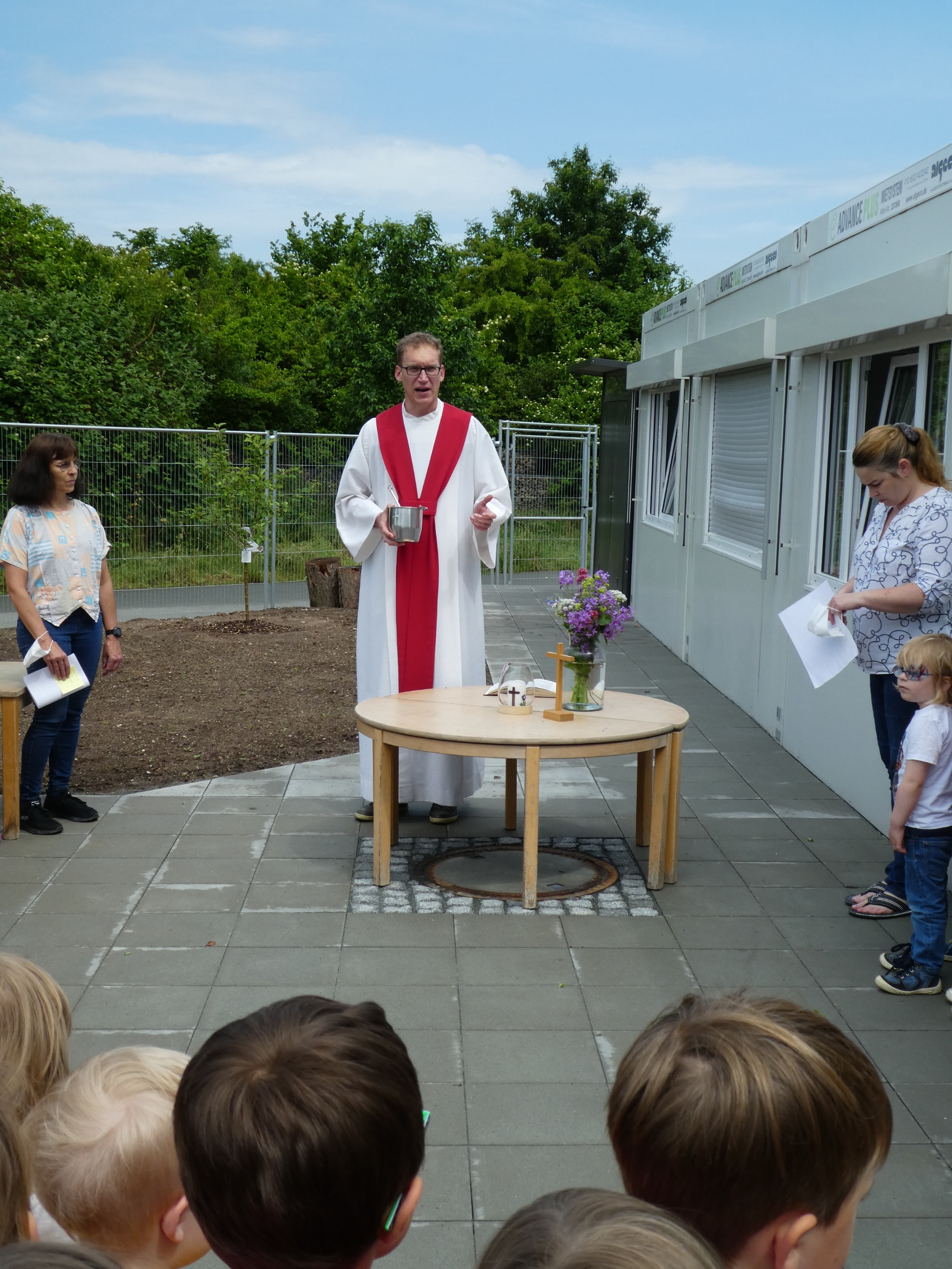 Segnung des Containerkindergartens