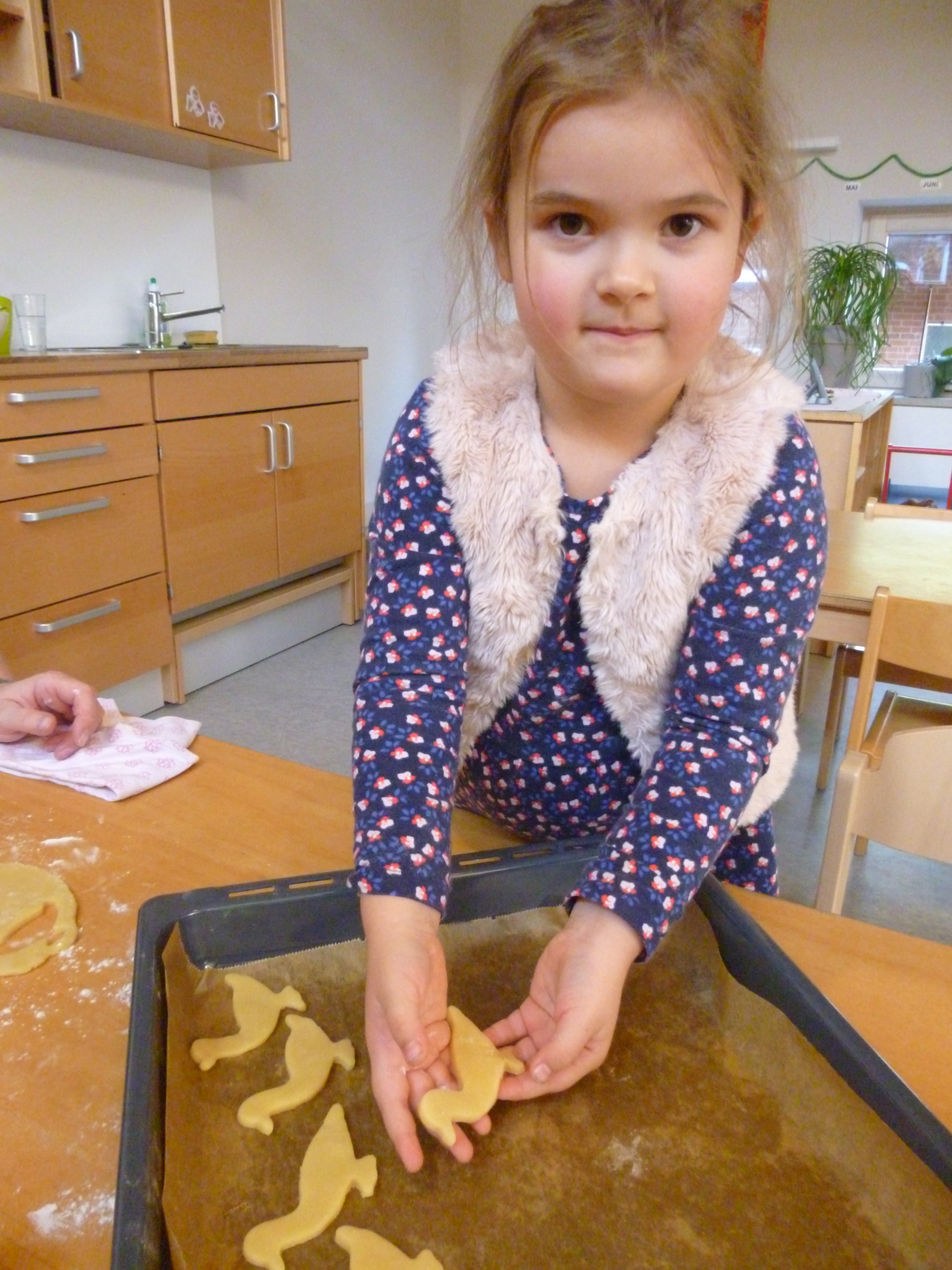 Plätzchenverkauf unter dem Motto: 'In der Weihnachtsbäckerei'